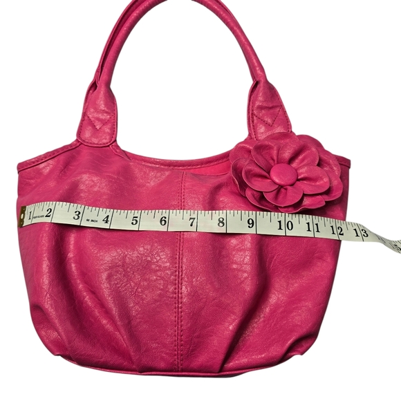 Pink hobo-style shoulder bag made of synthetic leather featuring a large flower - Picture 3 of 5